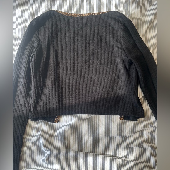 Hi, selling this beautiful long sleeve top for women/teens in size S. - Picture 5 of 10